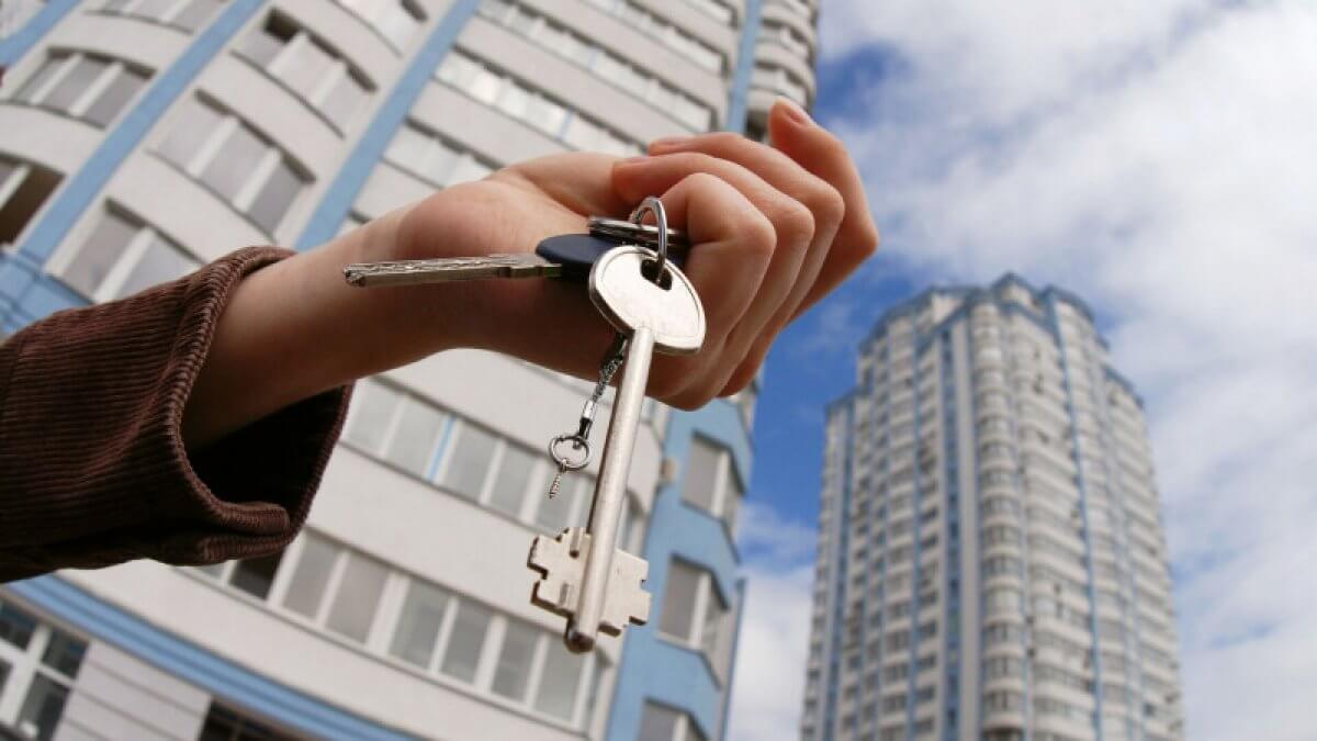 Осужденного многодетного отца вытащили из нищеты и подарили квартиру в Семее