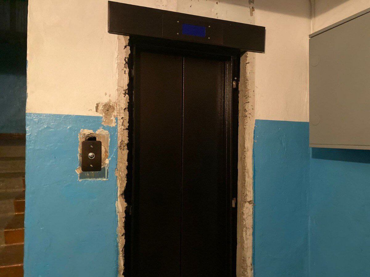 В Петропавловске оборвался трос лифта, в котором находился ремонтник