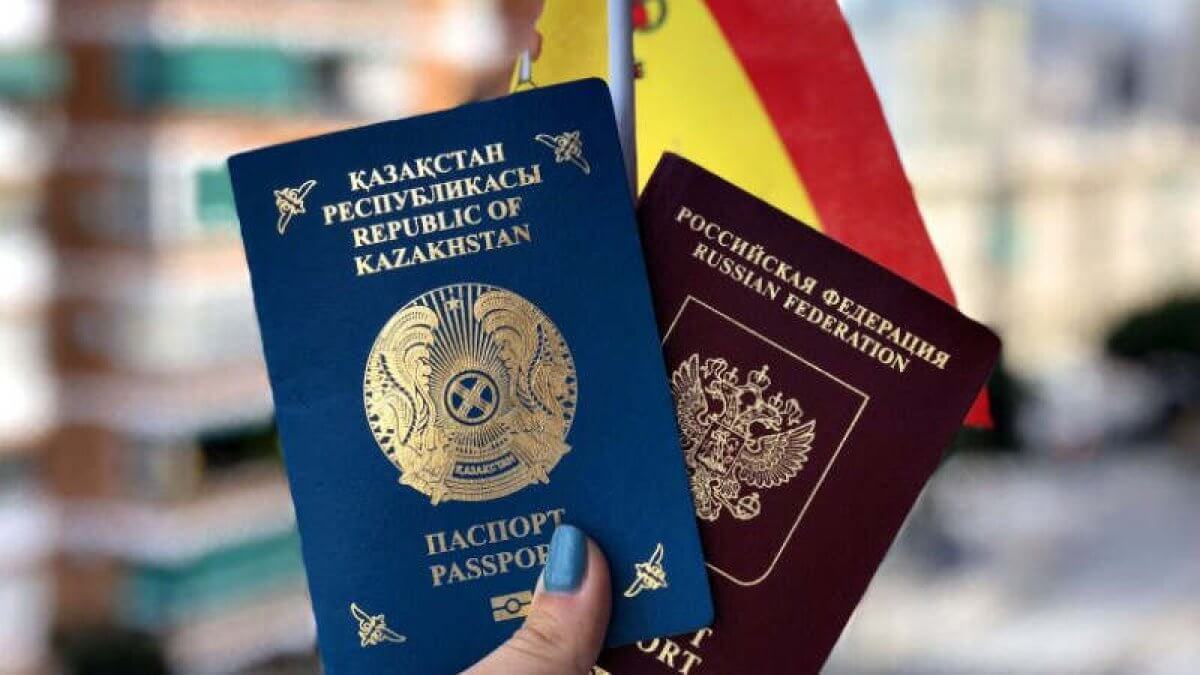 Почти год получала пенсию от Казахстана и России жительница Алтая
