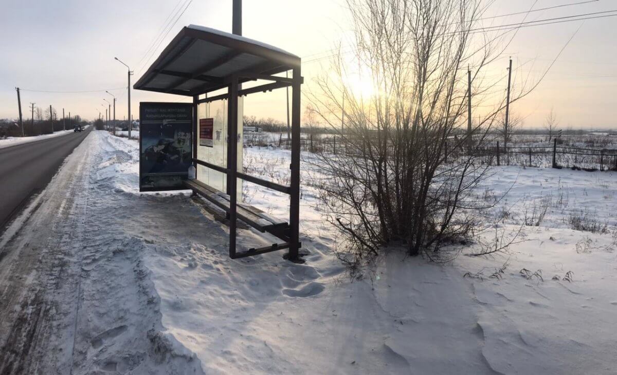 Трое детей госпитализированы после наезда водителя на остановку в Петропавловске