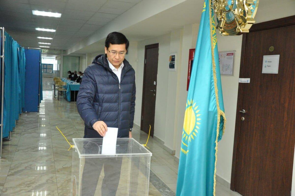 Асхат Аймагамбетов отдал свой голос на выборах