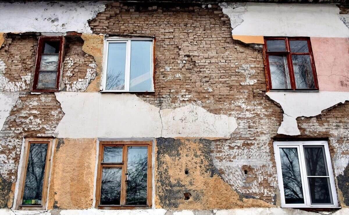 Не нужно ждать ЧП – сенатор о проблеме аварийных домов в Жезказгане