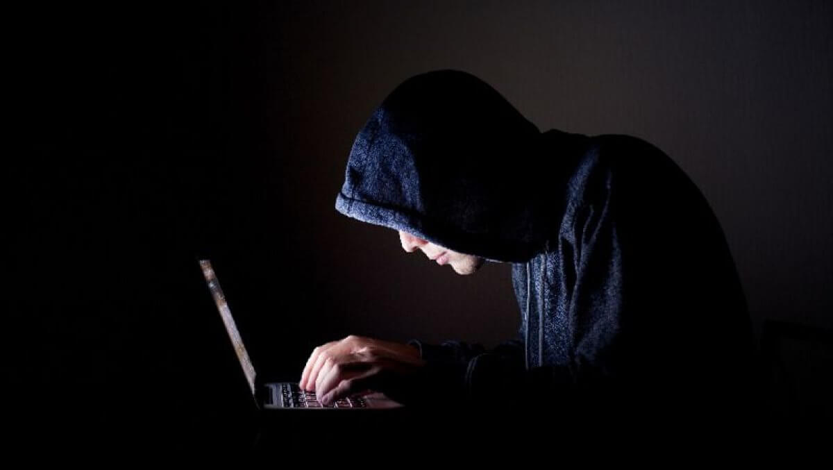Числился умершим и находился в розыске: иностранец обворовывал казахстанцев через лжеприложения