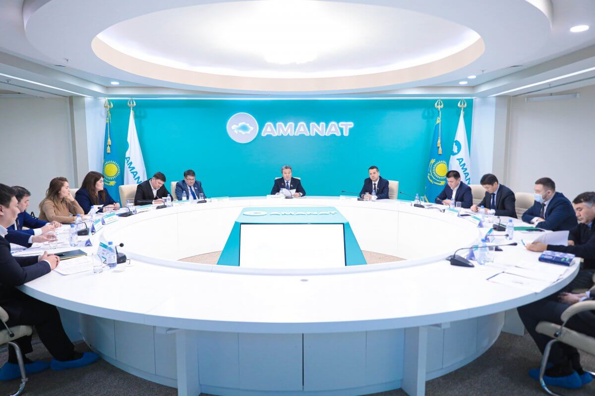 Проблемы регулирования деятельности естественных монополий в Казахстане обсудили на площадке партии AMANAT