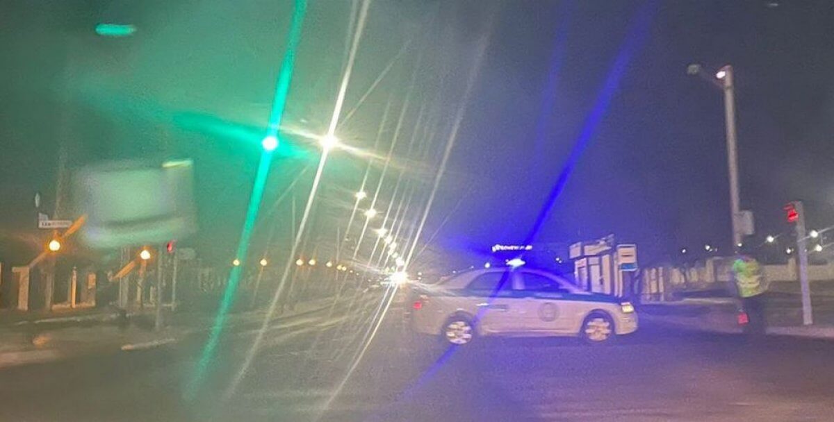 Автомобиль перевернулся и врезался в столб в Актау