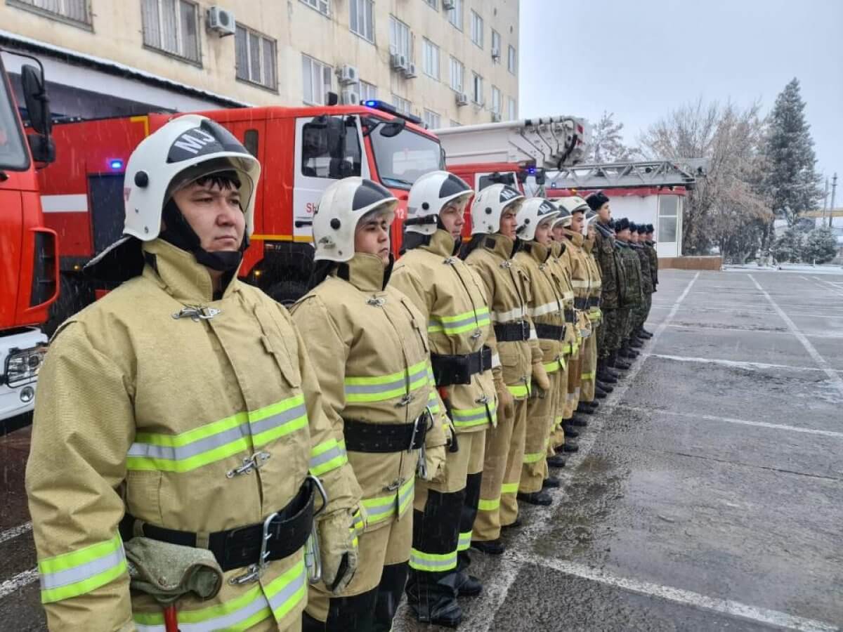 Более трех тысяч спасателей будут дежурить в новогоднюю ночь в Казахстане