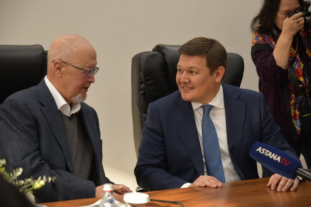 Асхат Оралов встретился с представителями творческой интеллигенции