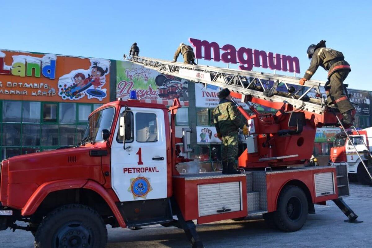 Из-за пожара в Magnum эвакуировали 250 человек в Петропавловске