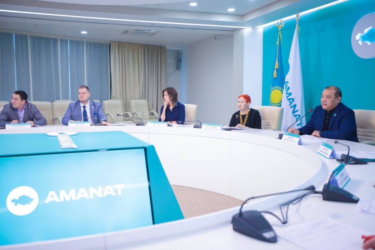 Проблемы фермеров обсудили в комитете при партии AMANAT