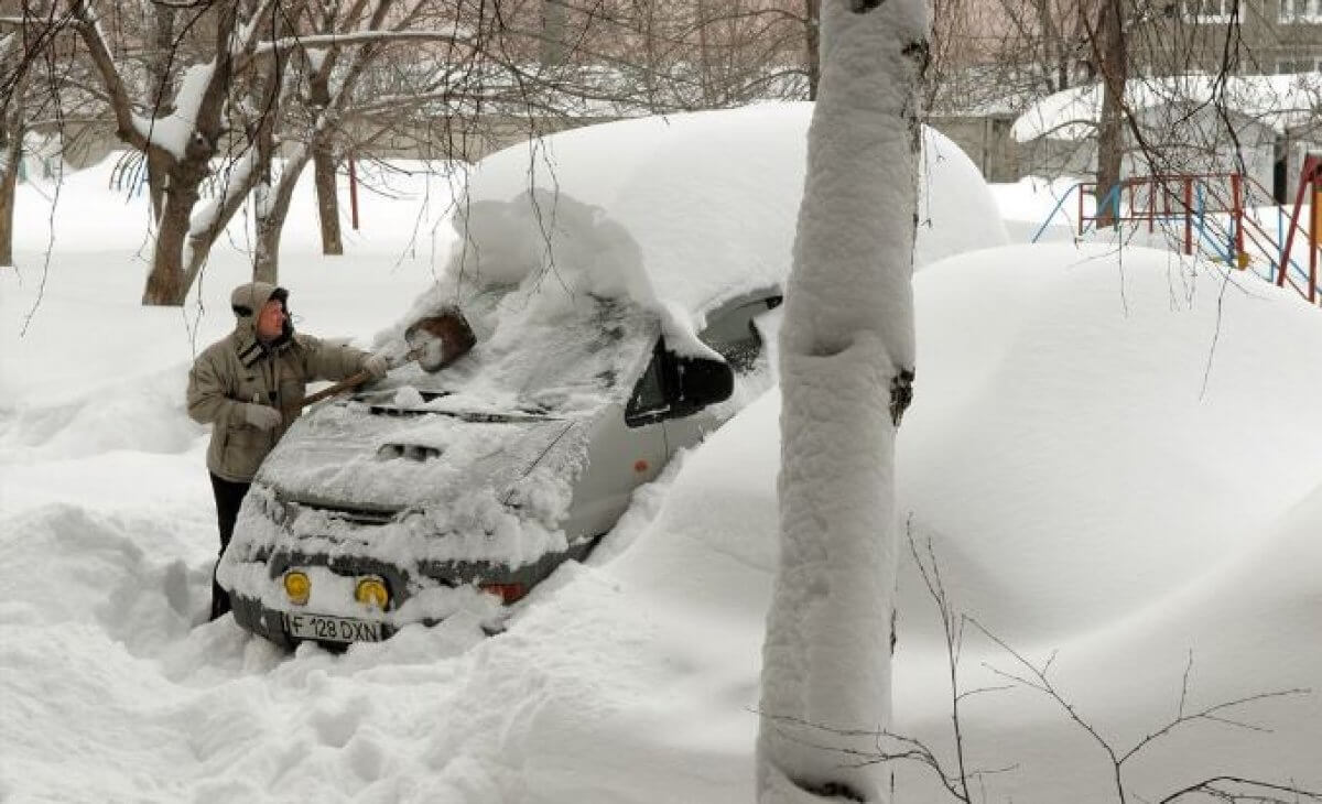 Снег с низовой метелью ожидаются в нескольких регионах Казахстана 26 января