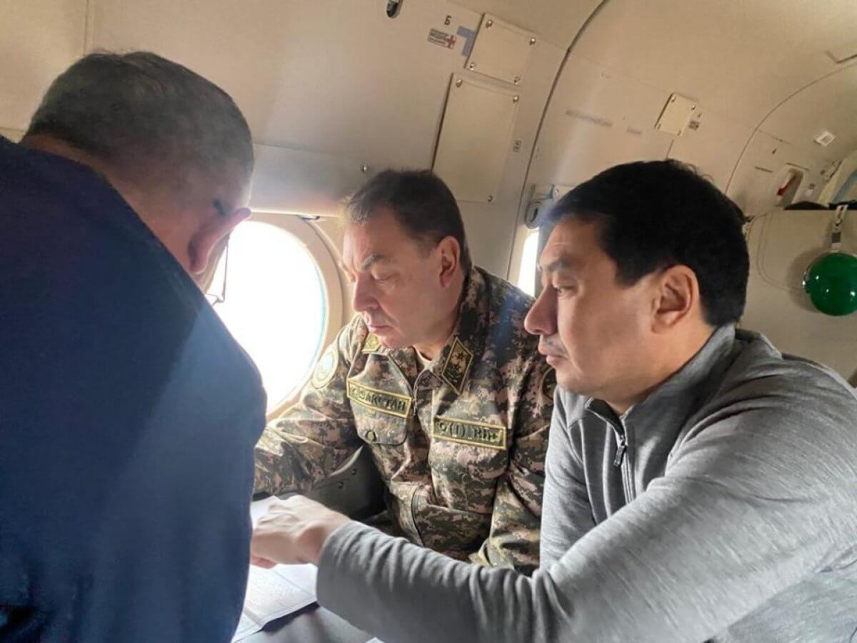 Глава МЧС облетел на вертолете Туркестанскую область