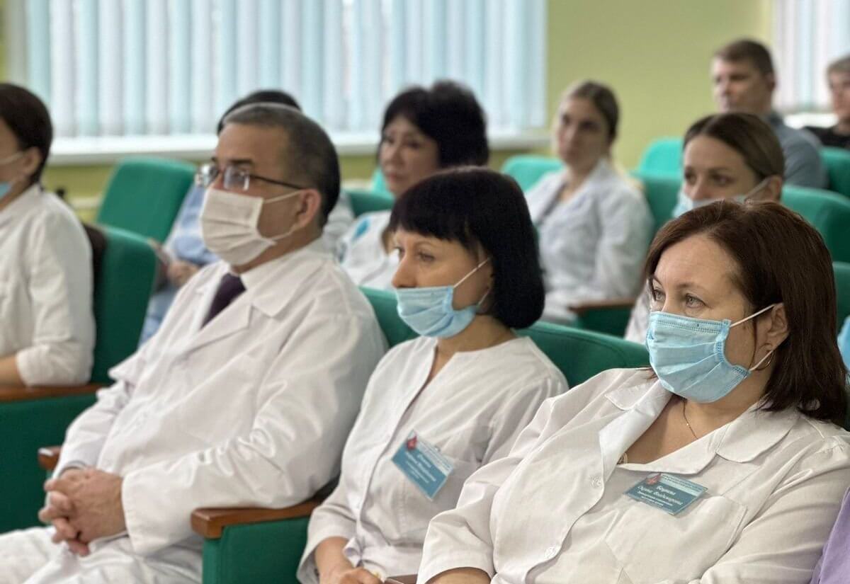 Аманатовцы рассказали врачам о предвыборной программе
