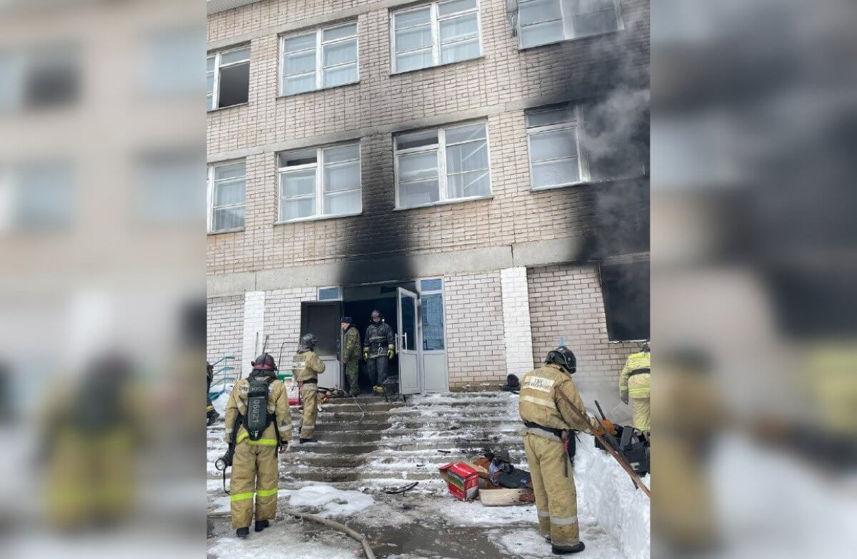 Почти тысячу человек эвакуировали из школы из-за пожара в Актобе