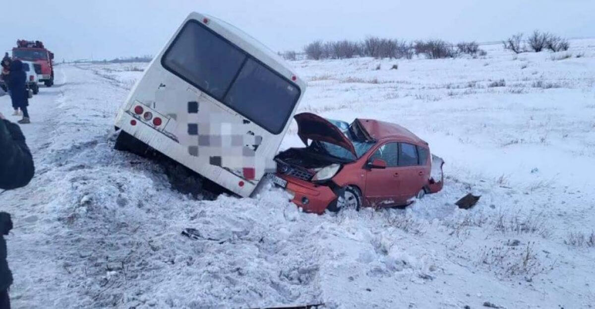 Сразу два смертельных ДТП произошли из-за гололеда в Карагандинской области