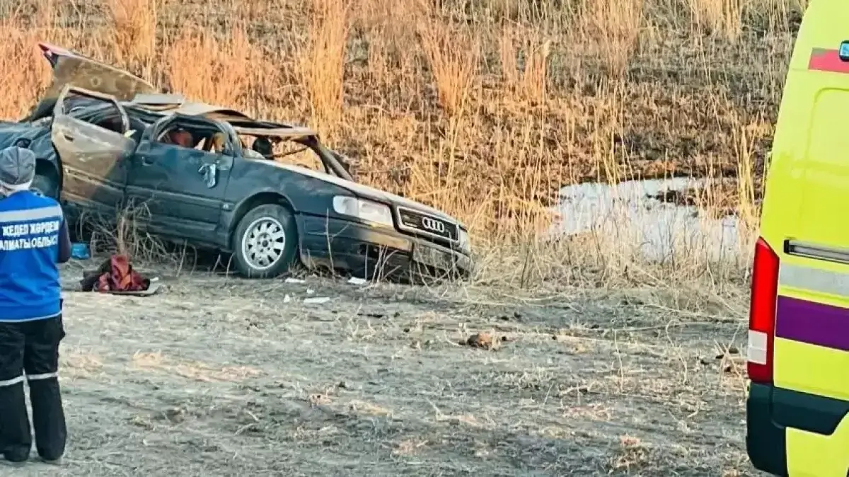 Один человек погиб, еще двое пострадали в ДТП в Жетысуской области