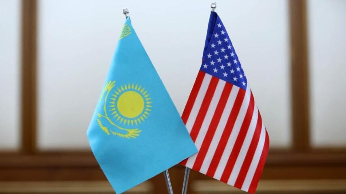 Что будет делать в Казахстане госсекретарь США