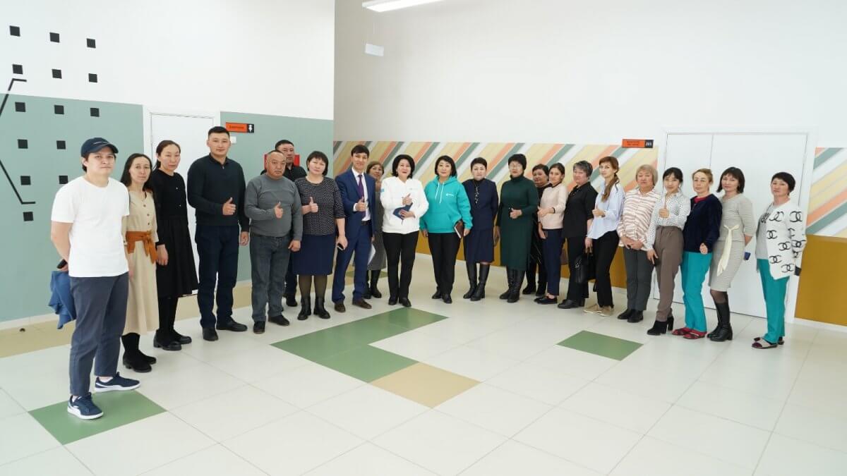 Кандидат партии AMANAT встретилась с учителями YBYRAI MEKTEBI