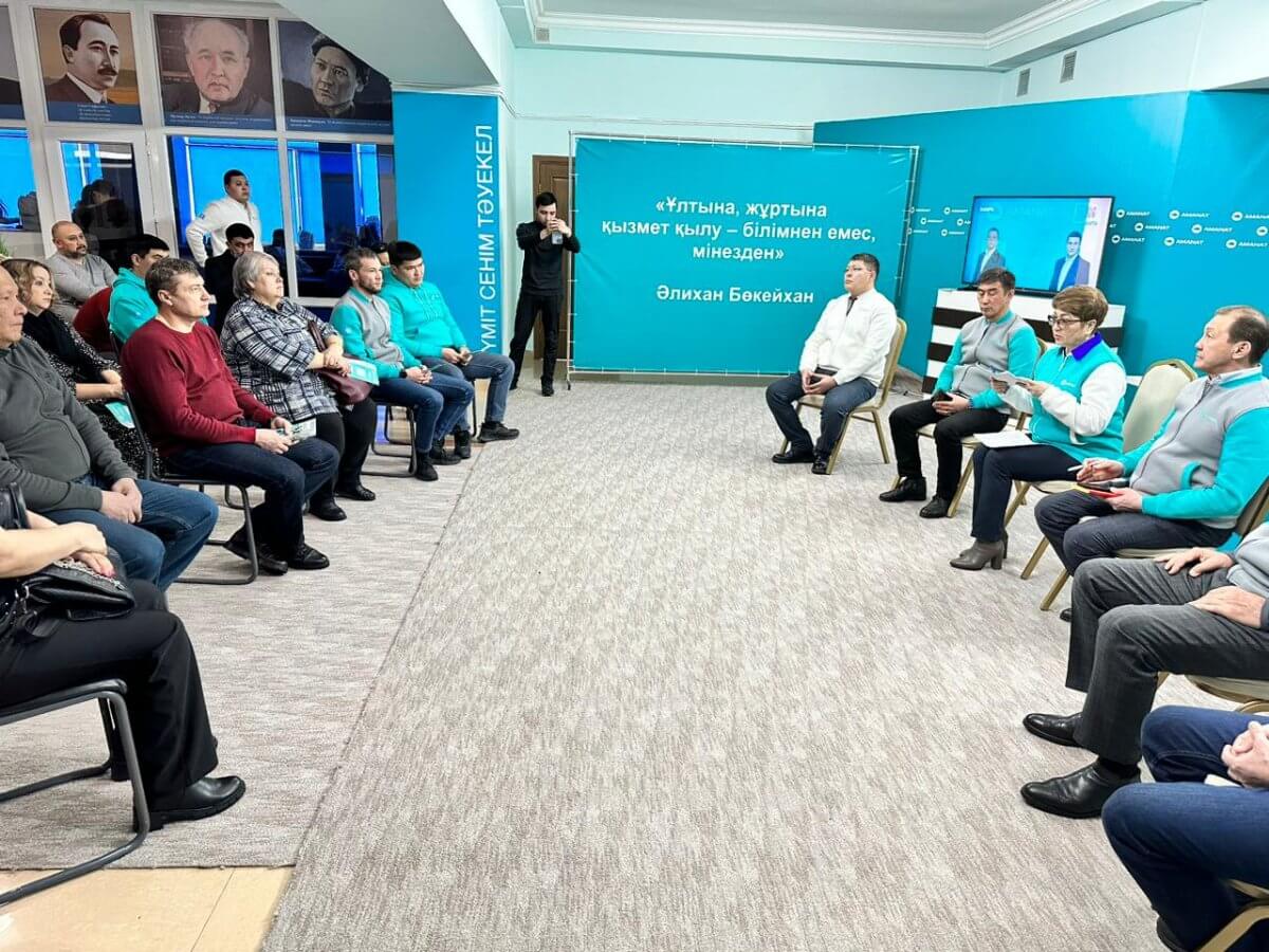 Кандидаты от AMANAT обсудили вопросы развития управления в жилых домах