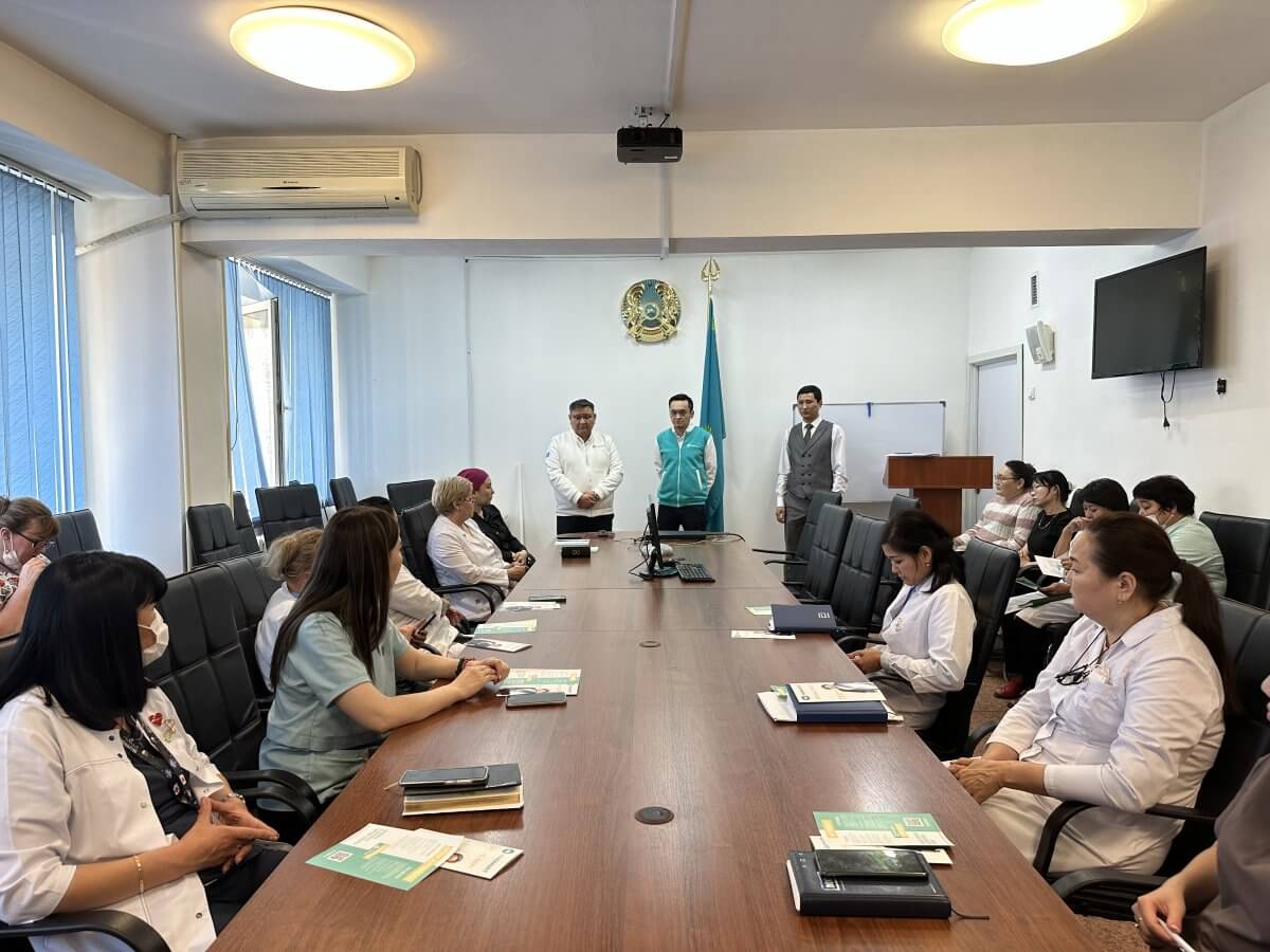 Кандидаты в депутаты от партии AMANAT собрали наказы медицинской общественности