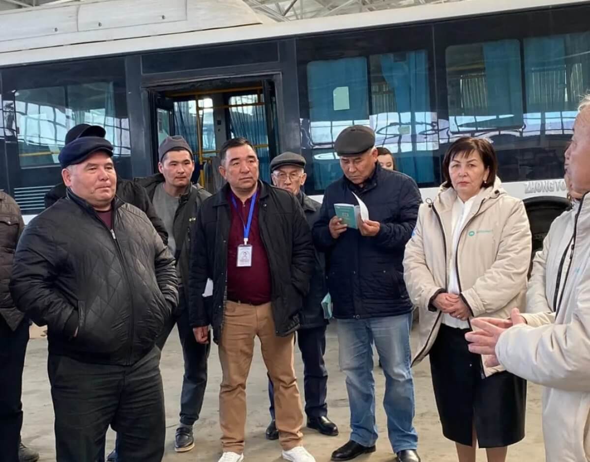С коллективом Кызылординского автобусного парка встретились партийцы AMANAT
