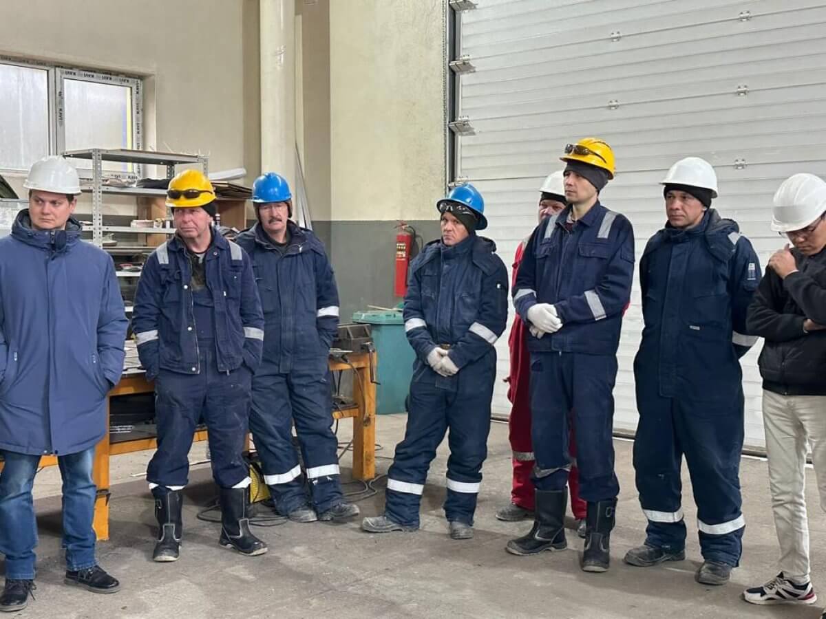 С коллективом предприятия встретились кандидаты в депутаты от AMANAT в Мангистау