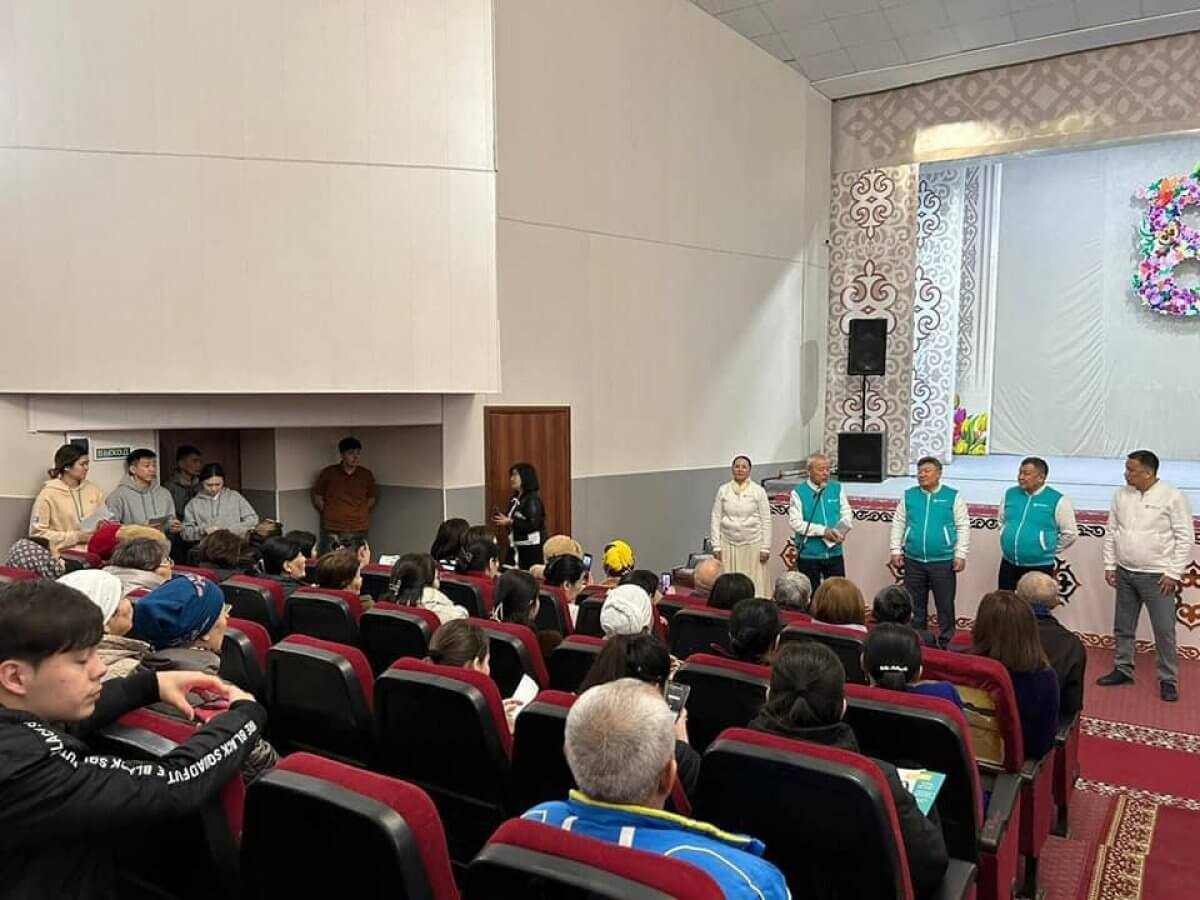 Кандидаты в депутаты от AMANAT встретились с жителями поселка Тасбогет