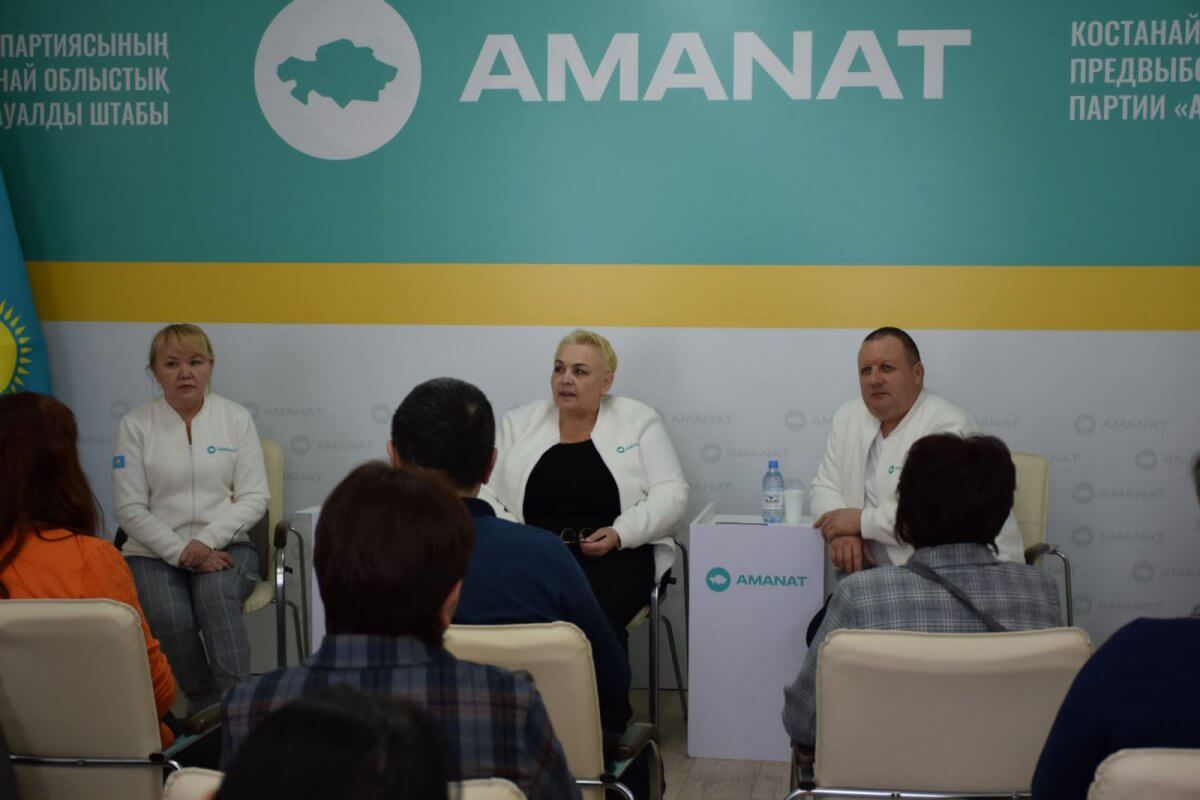 Кандидаты от партии AMANAT встретились женщинами из разных сфер Костанайской области