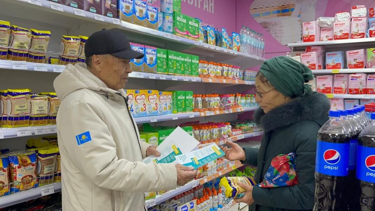 Акцию "От двери к двери" продолжили кандидаты от партии AMANAT в Жамбылской области