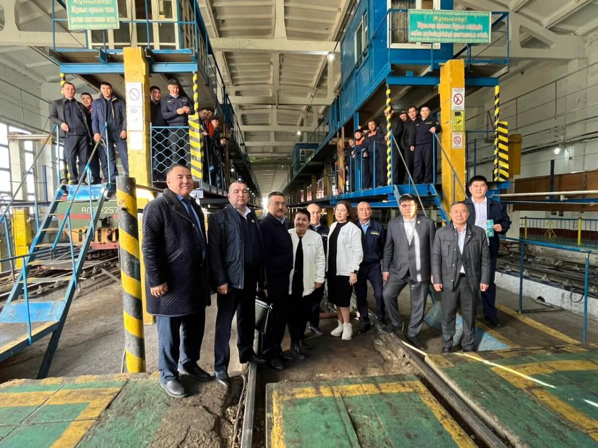 С предвыборной программой AMANAT ознакомились железнодорожники Туркестана