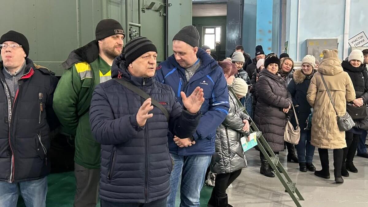 Представители партии AMANAT ответили на вопросы заводчан СКО