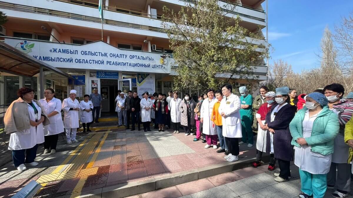 Жители Жамбылской области просят аманатовцев поддержать сферу здравоохранения