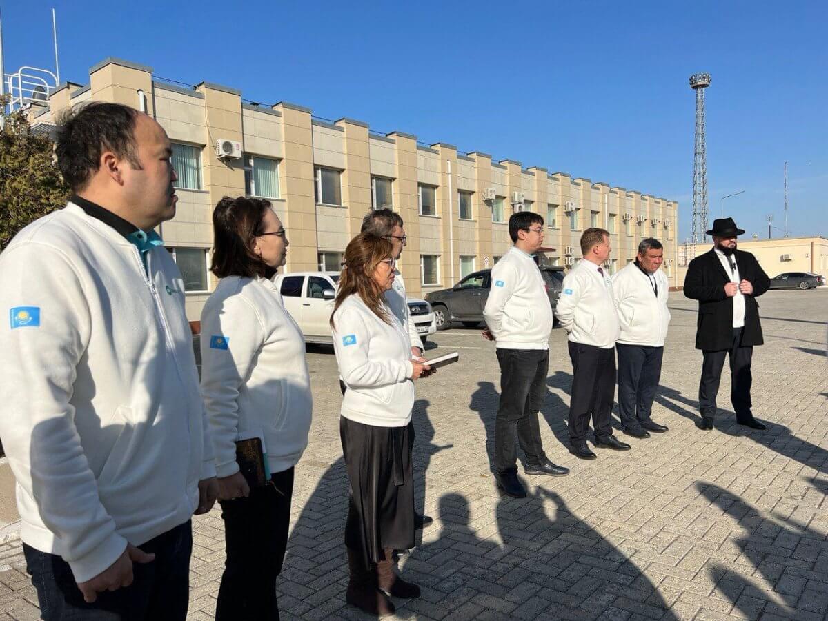 С коллективом Актауского морского торгового порта встретились аманатовцы