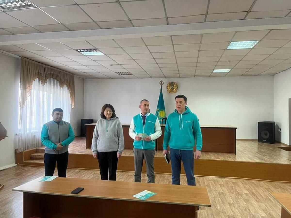 Жилье, зарплаты: какие вопросы задавали полицейские аманатовцам