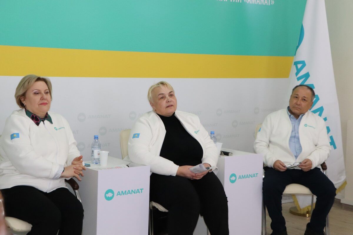 На вопросы избирателей ответили кандидаты от AMANAT