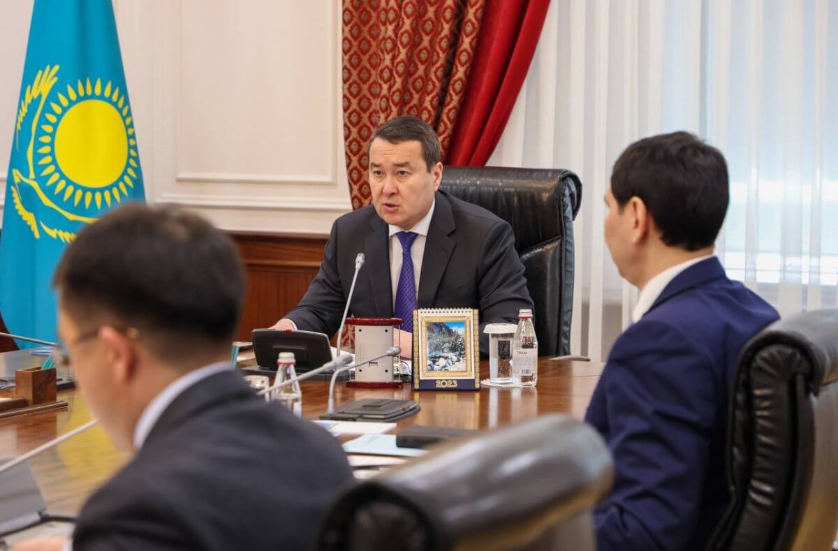Грузы застряли на границе с Китаем: Смаилов дал три дня на устранение барьеров
