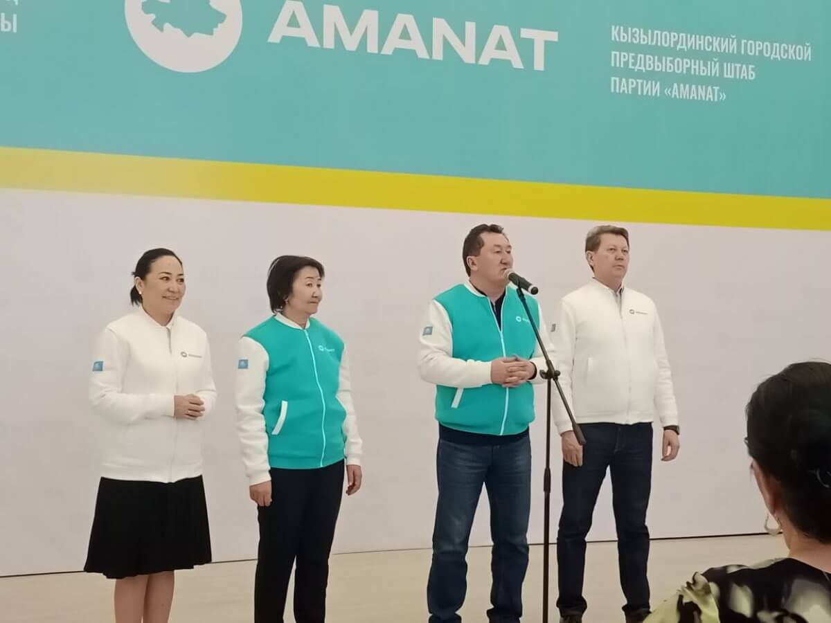 Кандидаты от AMANAT встретились с педагогами-ветеранами