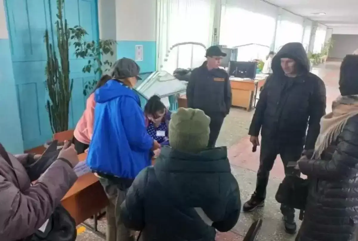 Шесть женщин и ребенок оказались в снежном плену в СКО