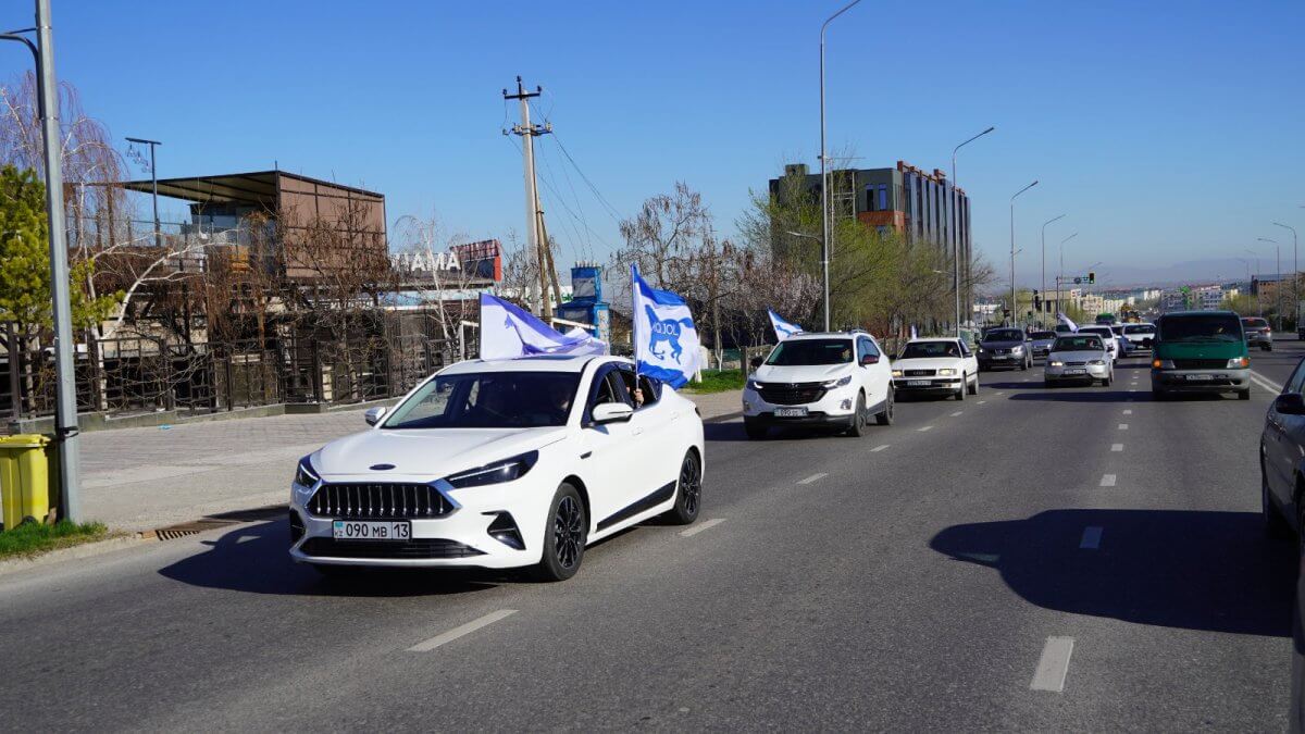 Акжоловцы провели автопробег в городах Казахстана