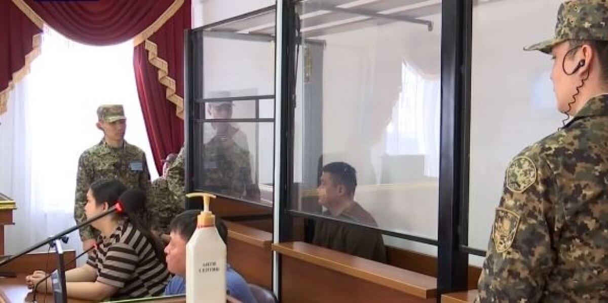 Освобожден директор школы, напавший с ножом на жену и ее дочь в Актюбинской области