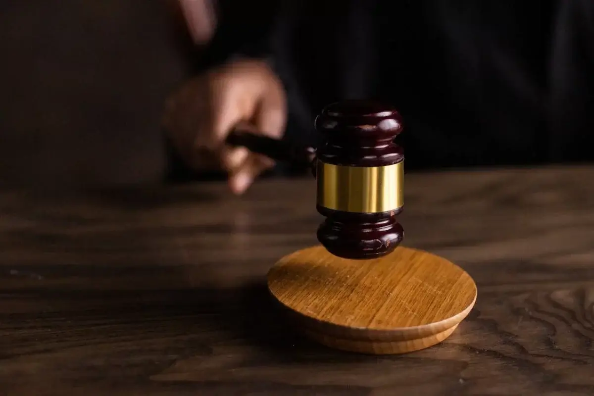 Суд присяжных в Алматы оправдал подростка, обвиняемого в убийстве друга