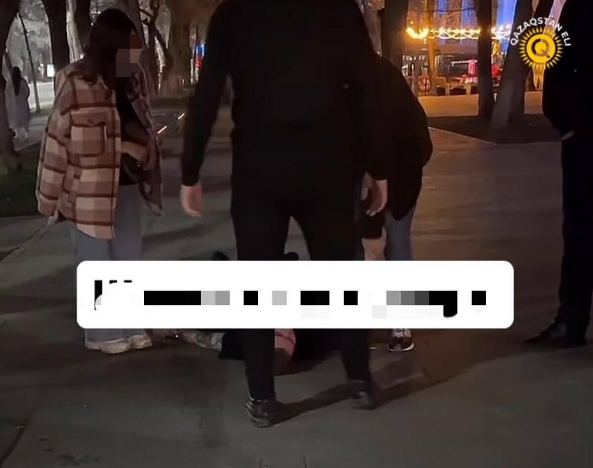 Охранник бара нанес сокрушительный удар посетителю в Алматы