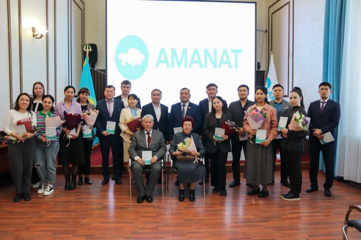 Жители Астаны и Павлодарской области пополнили ряды партии AMANAT