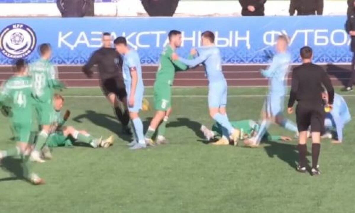 Потасовкой закончился футбольный матч казахстанской Премьер-лиги