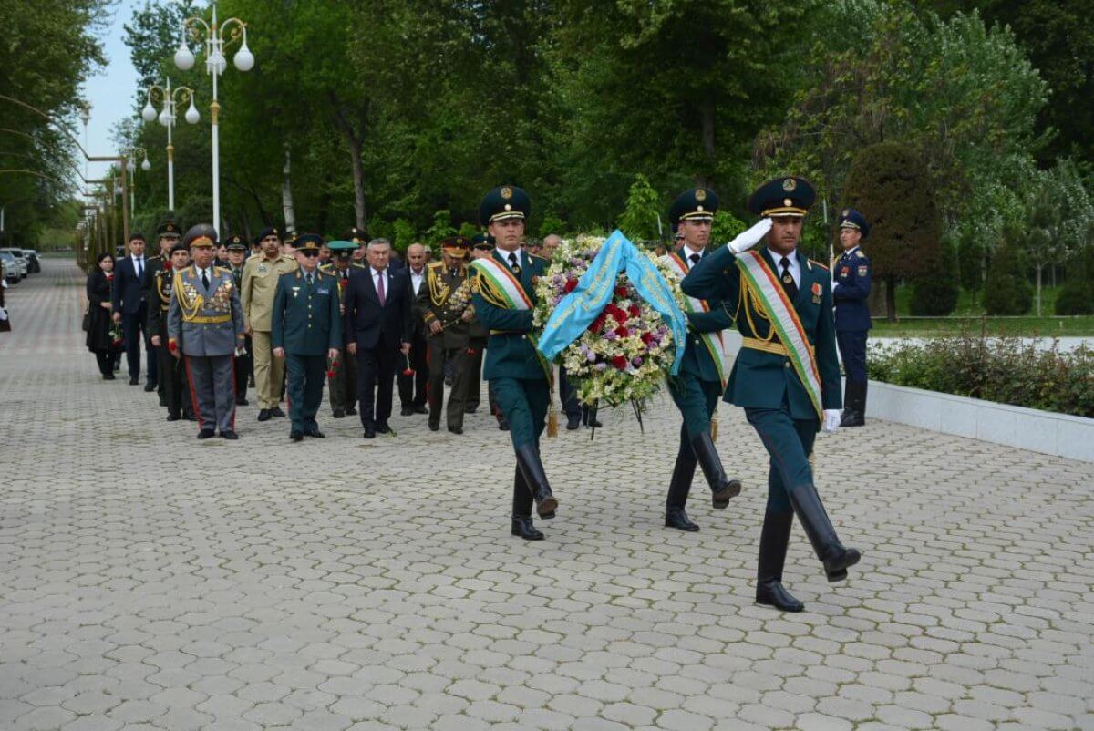 Память казахстанских воинов почтили в Таджикистане