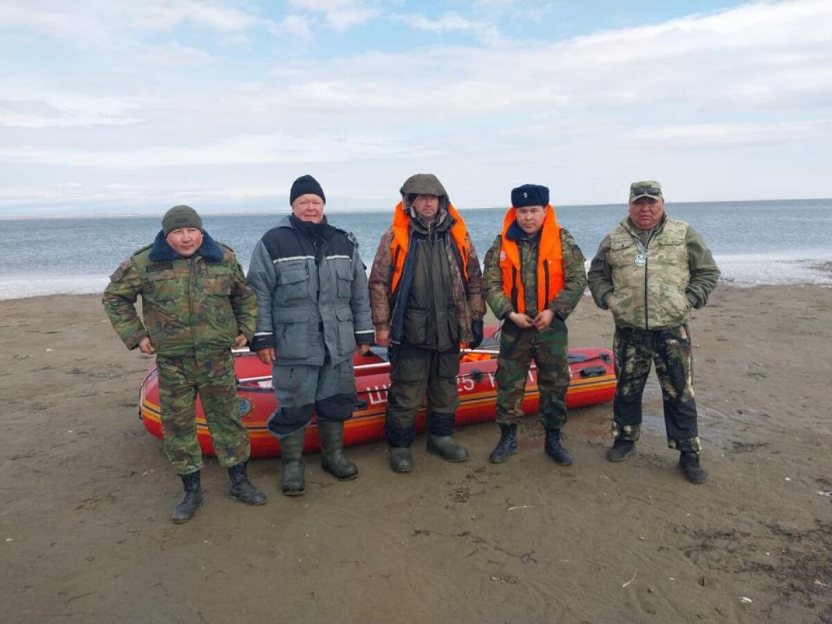 Двоих рыбаков спасли с отколовшейся льдины в ВКО