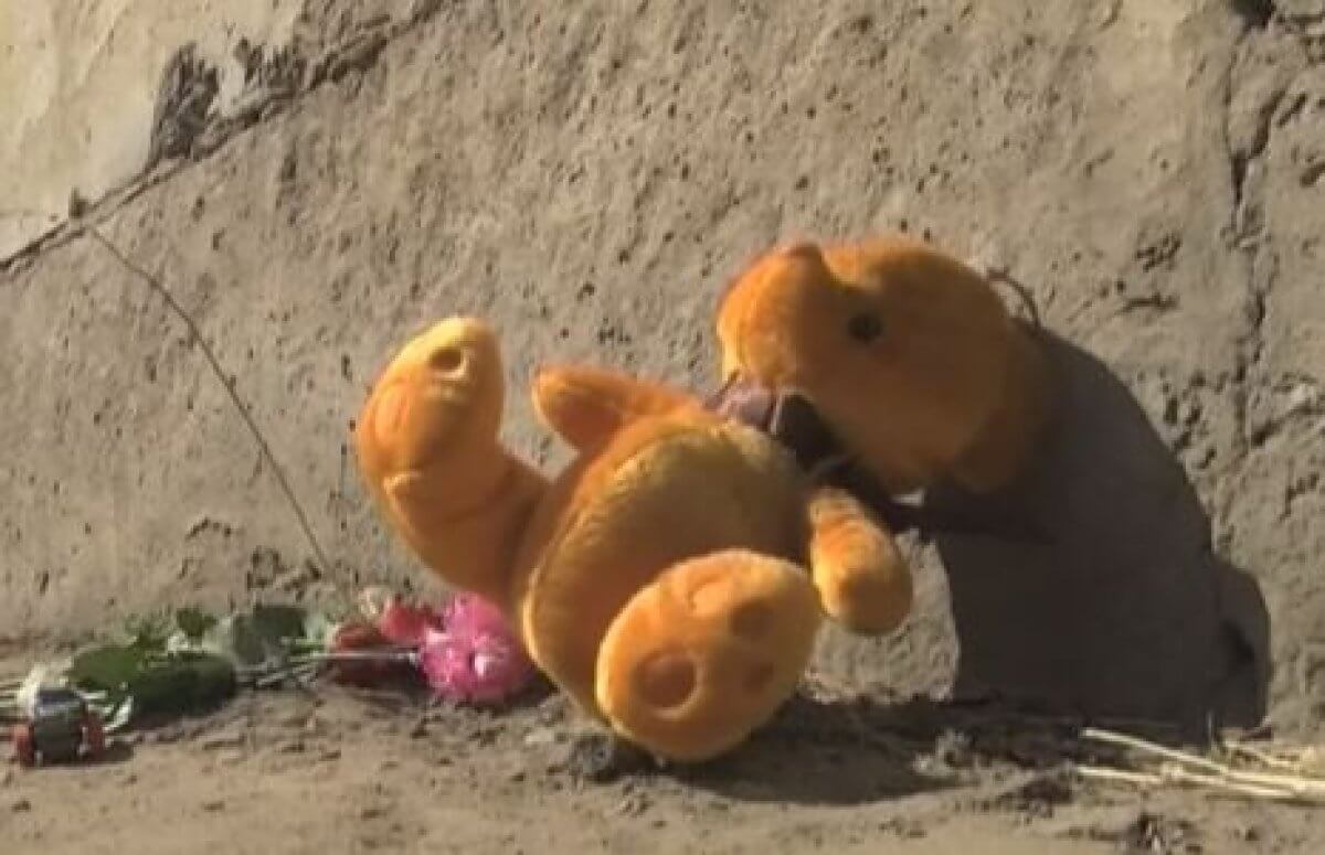 Прислонился к сетке: подробности о гибели малыша в Павлодаре