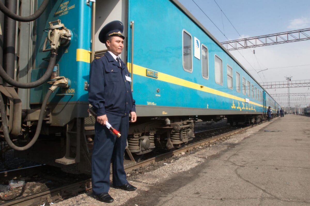 Казахстанцы стали чаще покупать ж/д билеты онлайн