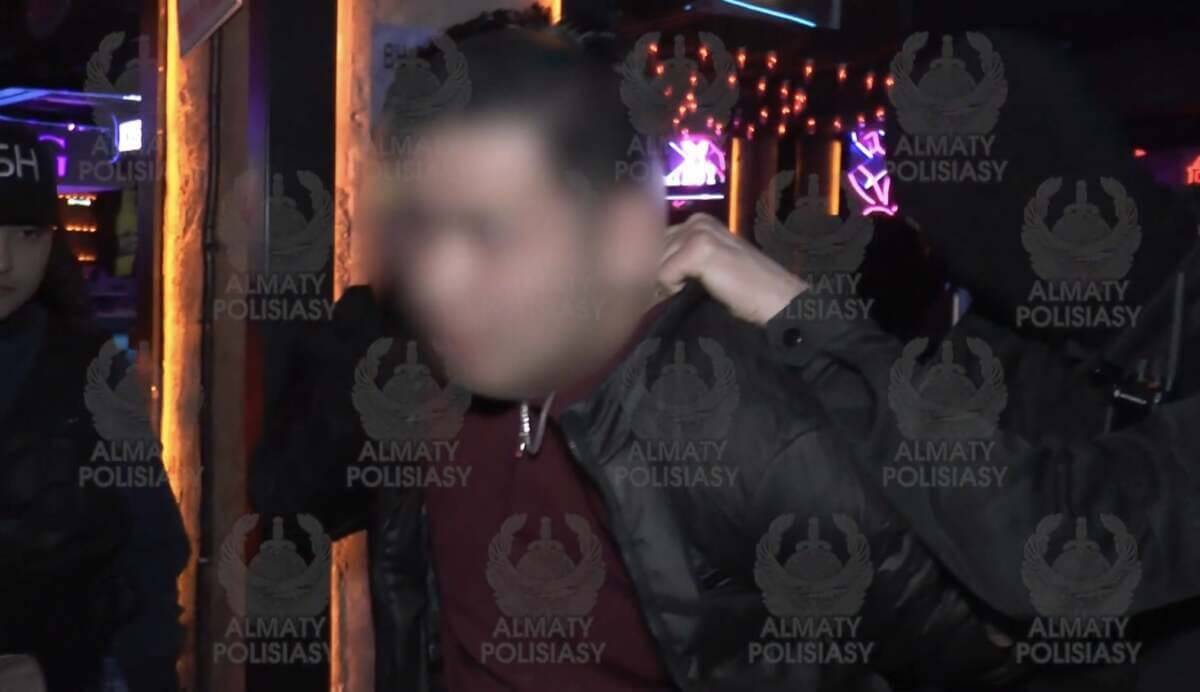 "Синтетику" нашли у 19-летнего блогера в ночном клубе в Алматы