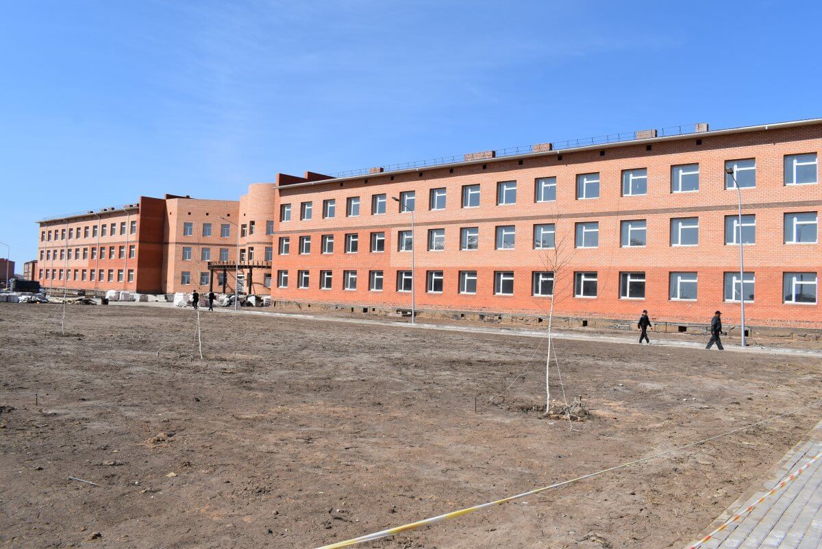 Дети сидят за партами по трое – ситуация со школами в Косшы