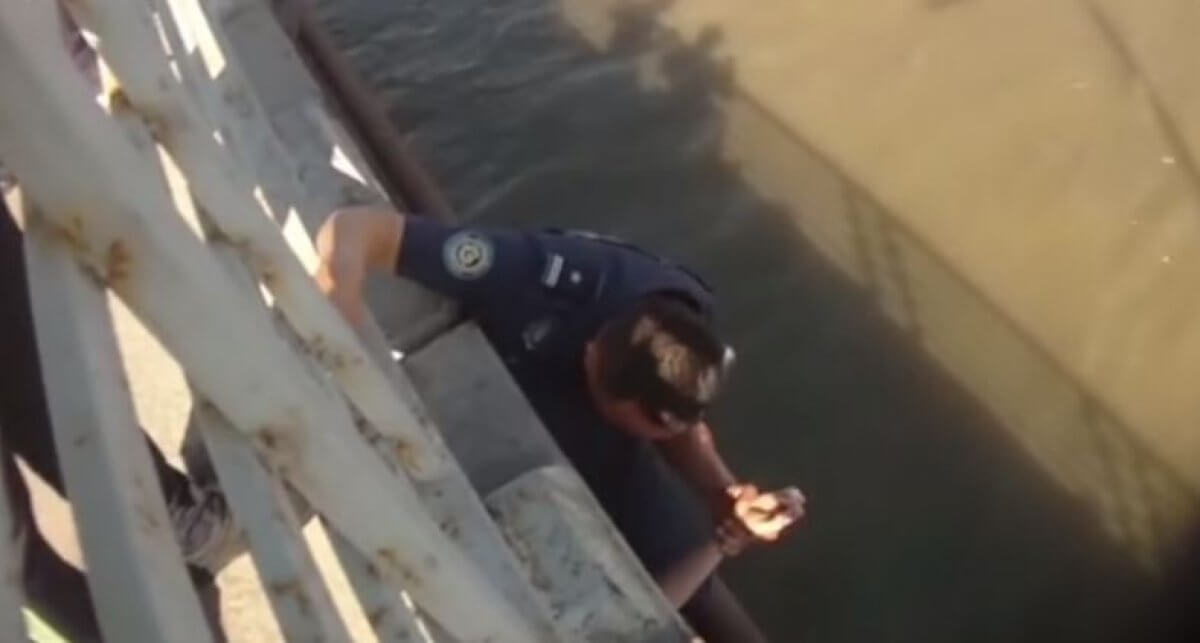 Девушка пыталась сброситься с моста в Талдыкоргане